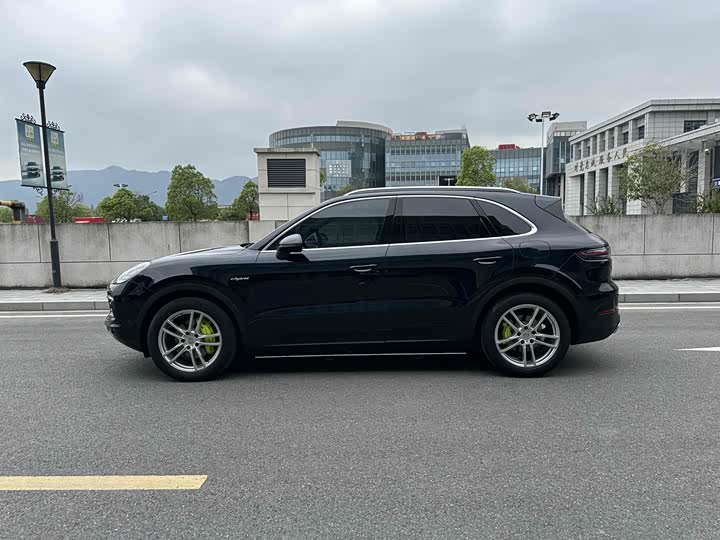 Фото 2 - Porsche Cayenne Hybrid
