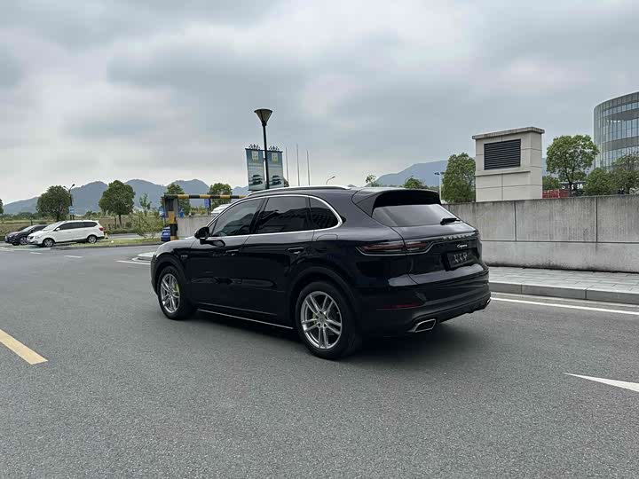 Фото 3 - Porsche Cayenne Hybrid