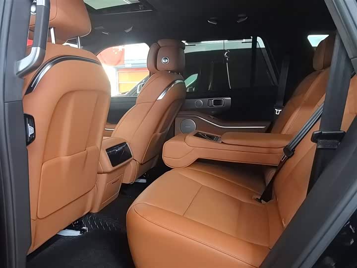 Фото 10 - Tank 700 Hybrid