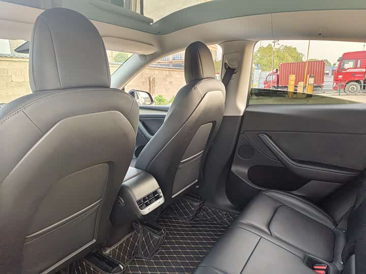 Фото 10 - Tesla Model Y