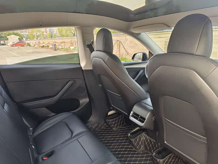 Фото 12 - Tesla Model Y