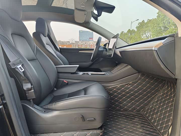 Фото 13 - Tesla Model Y