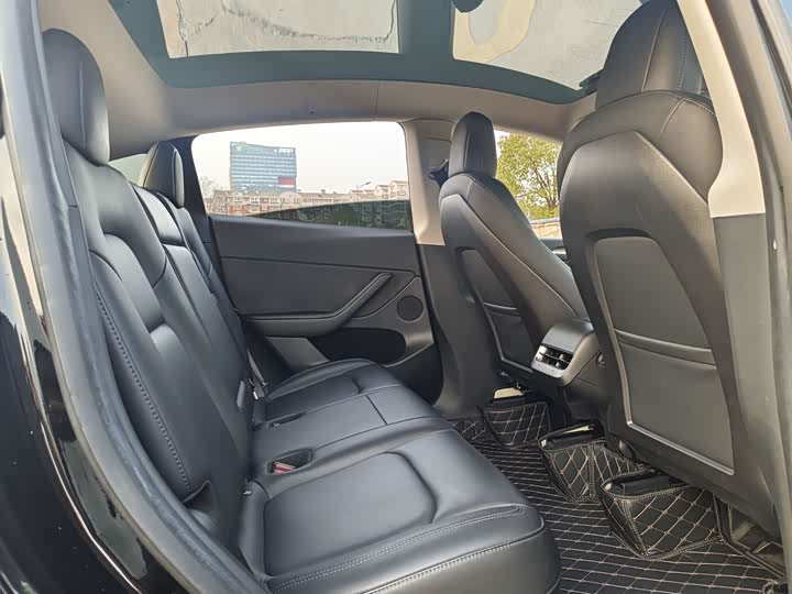 Фото 15 - Tesla Model Y