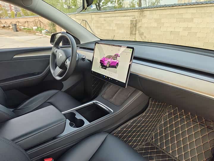 Фото 18 - Tesla Model Y