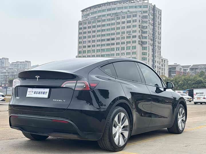 Фото 4 - Tesla Model Y