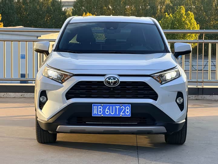 Фото 2 - Toyota RAV4