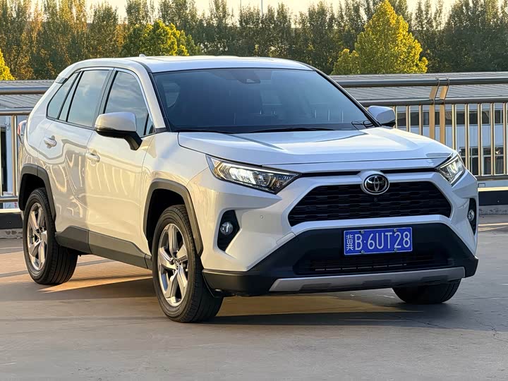 Фото 3 - Toyota RAV4