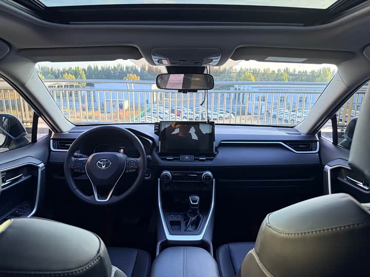 Фото 7 - Toyota RAV4