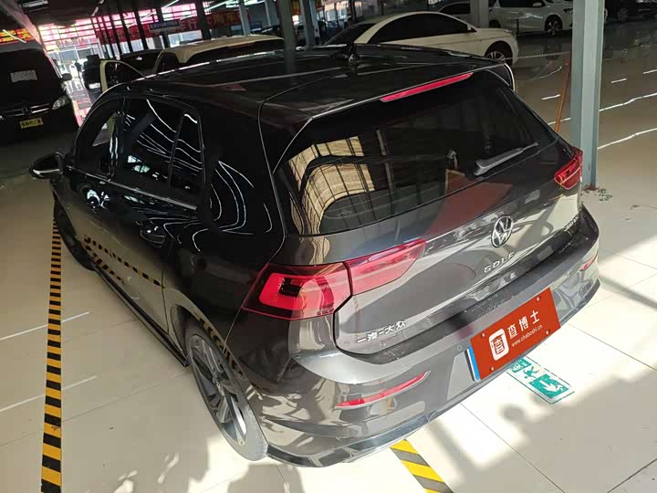 Фото 5 - Volkswagen Golf