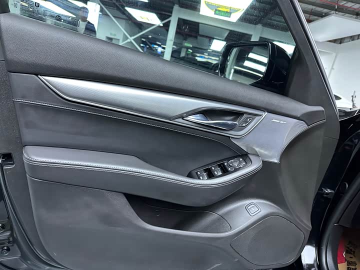 Фото 10 - Cadillac CT5