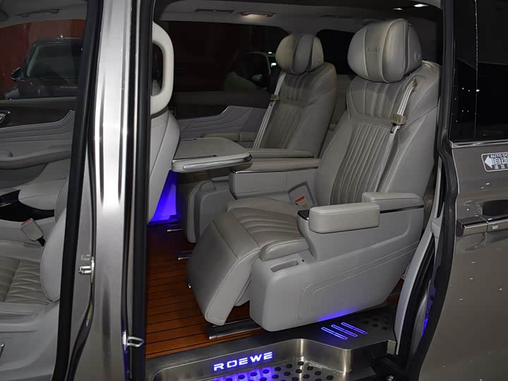 Фото 15 - Roewe iMax 8