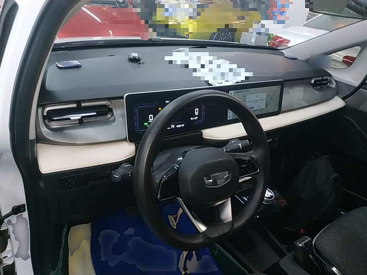 Фото 10 - Geely Geometry E Firefly