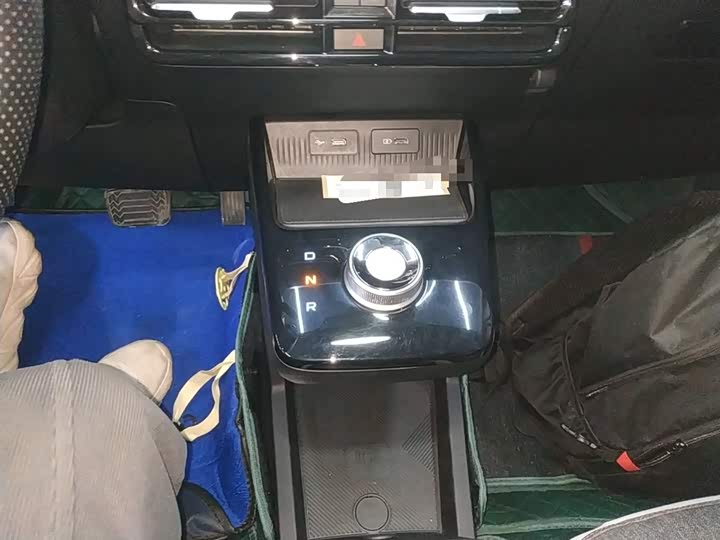 Фото 14 - Geely Geometry E Firefly