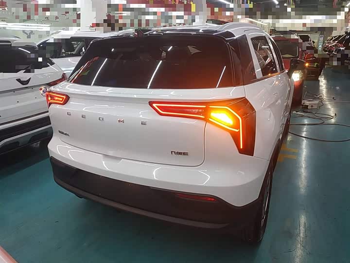 Фото 6 - Geely Geometry E Firefly