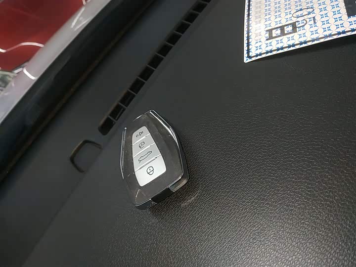 Фото 9 - Geely Geometry E Firefly