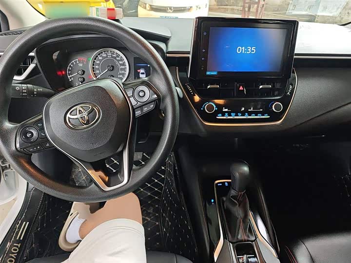 Фото 10 - Toyota Corolla