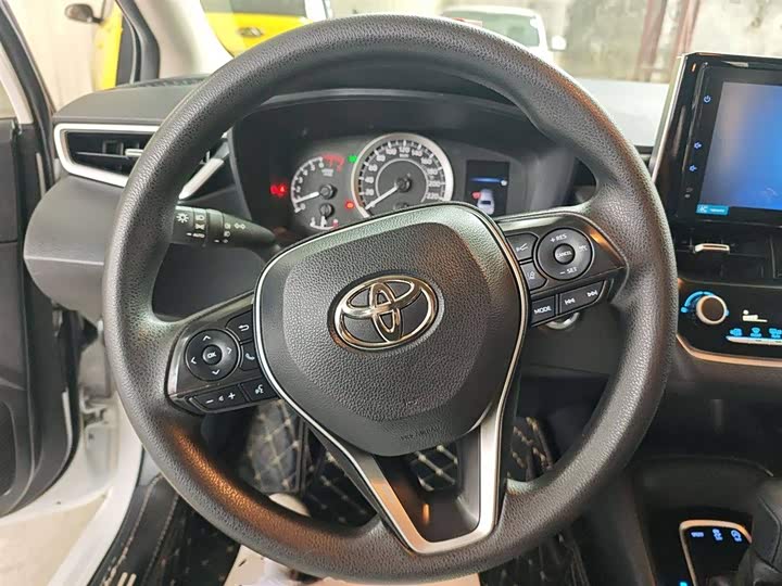 Фото 11 - Toyota Corolla