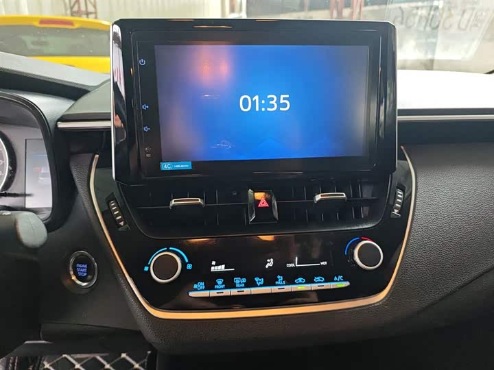 Фото 13 - Toyota Corolla