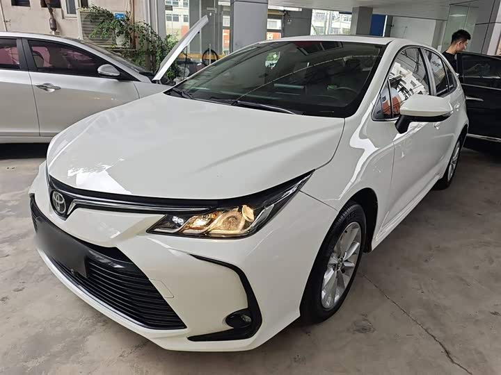 Фото 2 - Toyota Corolla