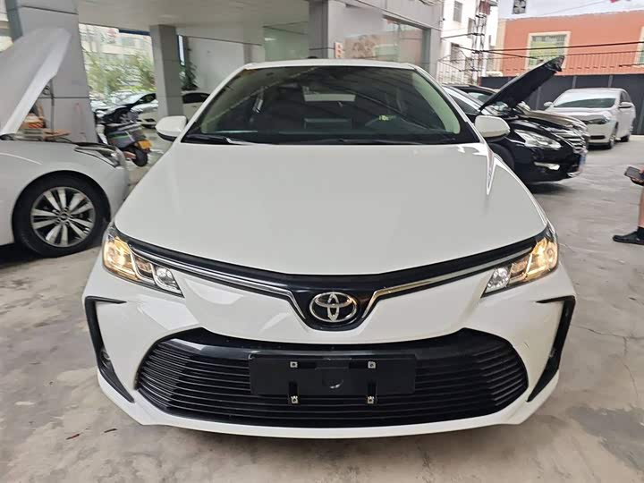 Фото 3 - Toyota Corolla