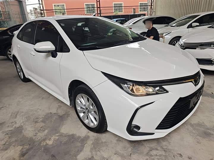 Фото 4 - Toyota Corolla