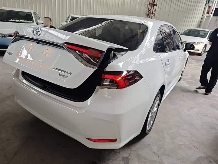 Фото 7 - Toyota Corolla