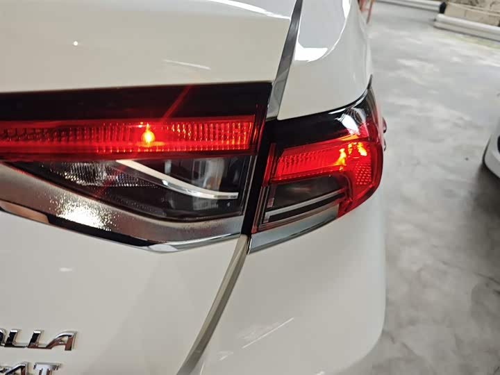 Фото 8 - Toyota Corolla