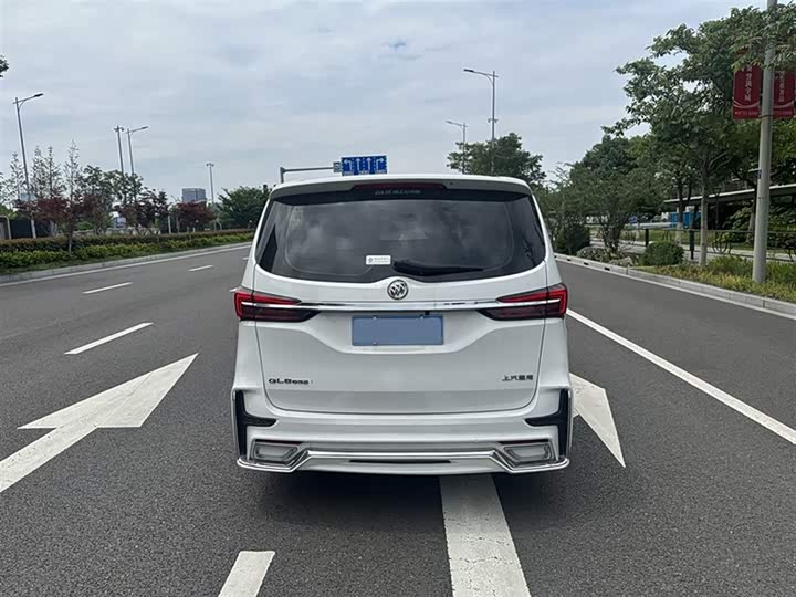 Фото 15 - Buick GL8 ES