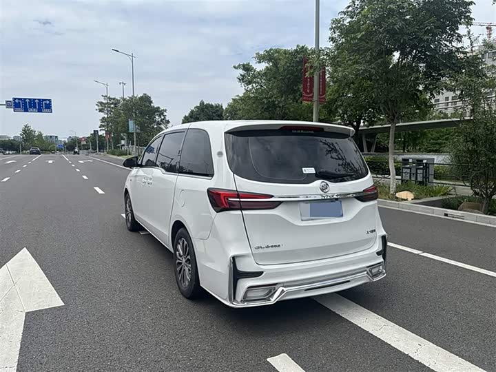 Фото 16 - Buick GL8 ES