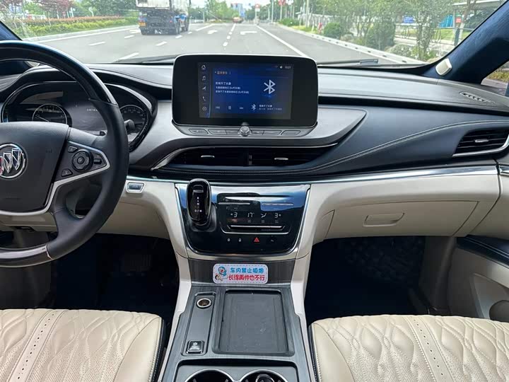 Фото 8 - Buick GL8 ES