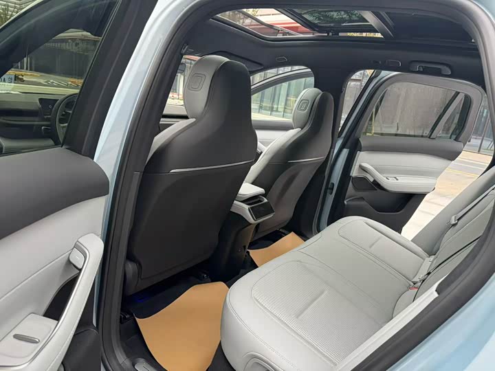 Фото 7 - Nio ES6