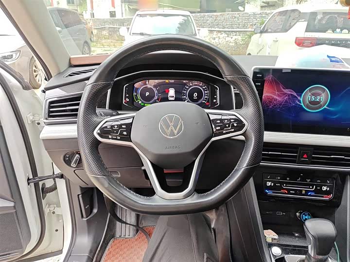 Фото 11 - Volkswagen Tiguan L Hybrid