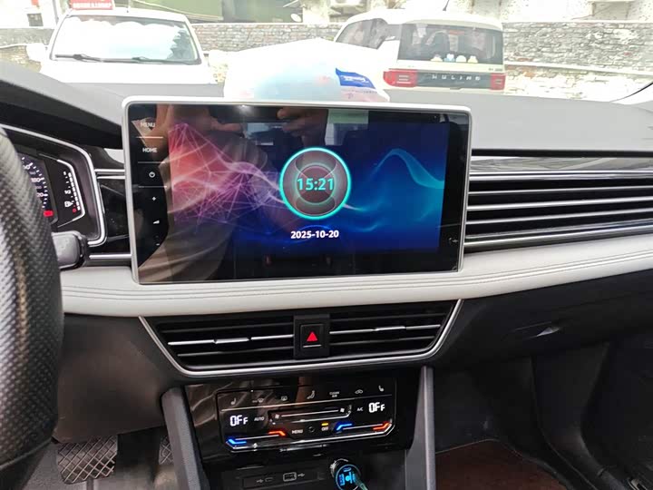 Фото 13 - Volkswagen Tiguan L Hybrid