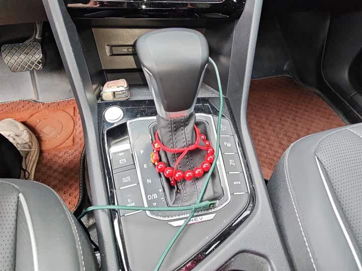 Фото 14 - Volkswagen Tiguan L Hybrid