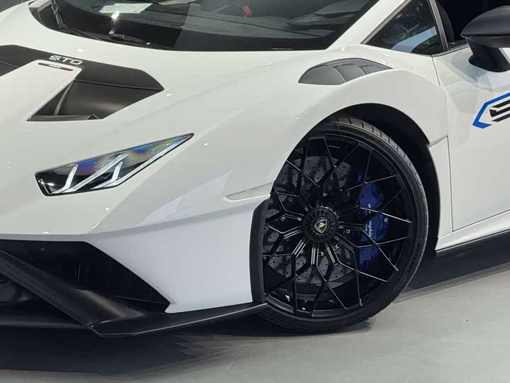 Фото 7 - Lamborghini Huracán