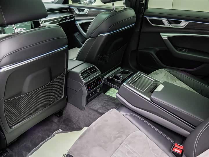 Фото 6 - Audi A6L