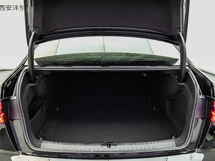 Фото 9 - Audi A6L