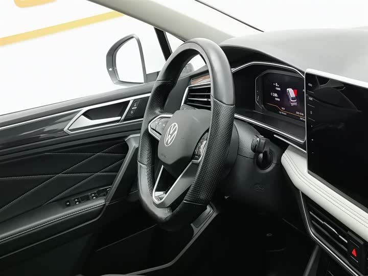 Фото 22 - Volkswagen Tiguan L Pro