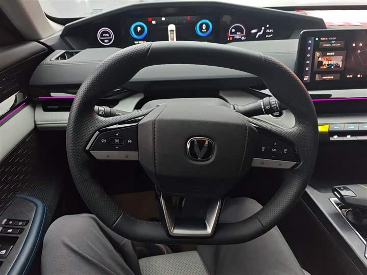 Фото 11 - Changan UNI-V Hybrid