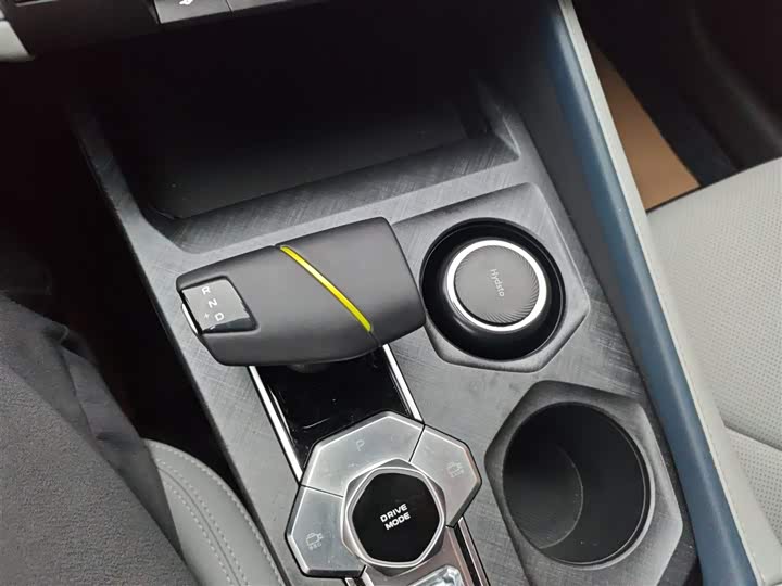 Фото 14 - Changan UNI-V Hybrid