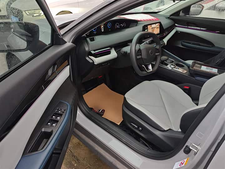 Фото 16 - Changan UNI-V Hybrid