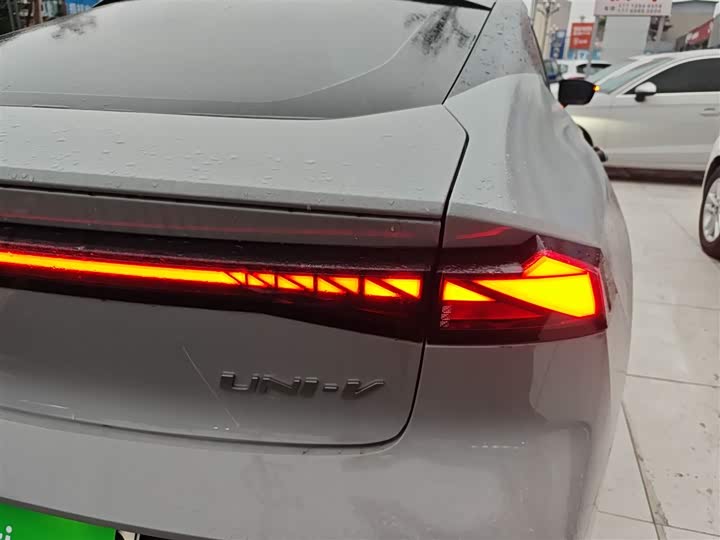 Фото 8 - Changan UNI-V Hybrid