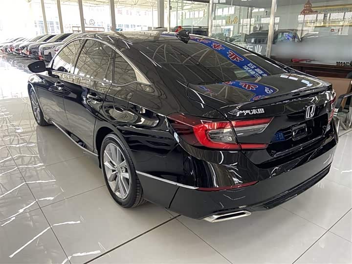 Фото 13 - Honda Accord