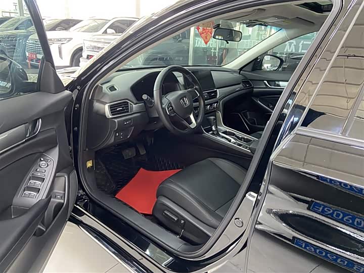 Фото 14 - Honda Accord