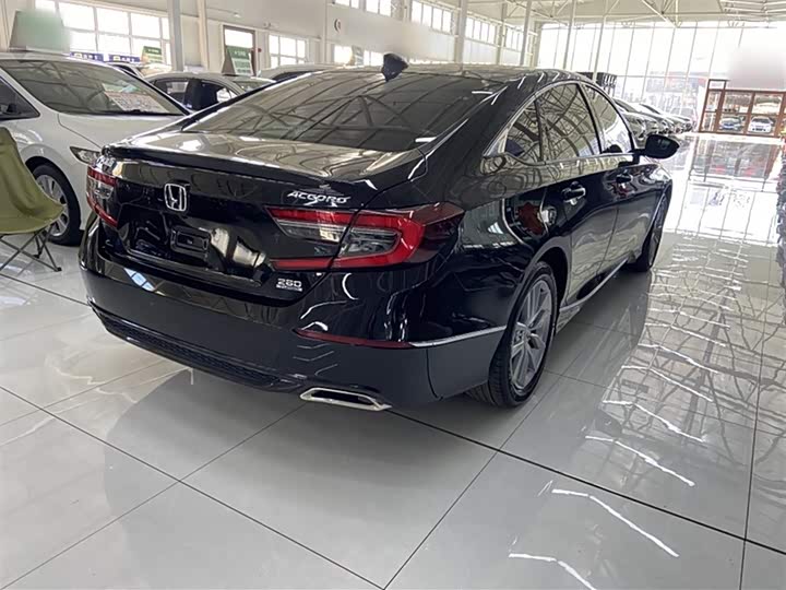 Фото 16 - Honda Accord