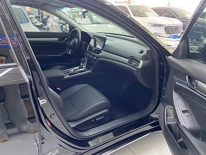 Фото 2 - Honda Accord