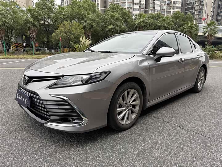 Фото 1 - Toyota Camry