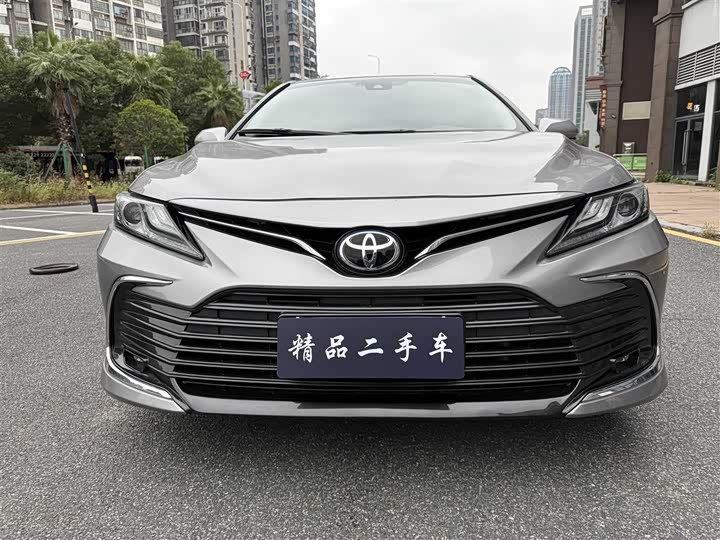 Фото 2 - Toyota Camry