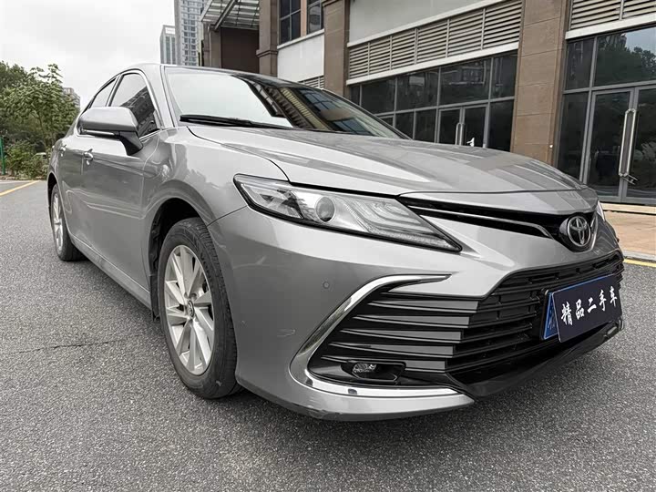 Фото 3 - Toyota Camry