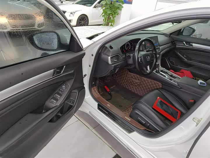 Фото 16 - Honda Accord